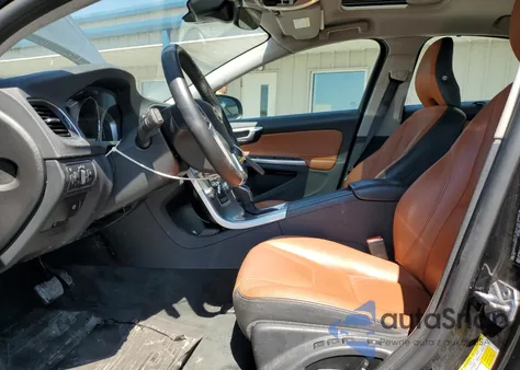 2017 Volvo S60 Premier z USA, uszkodzony, nr VIN LYV402TK7HB195474